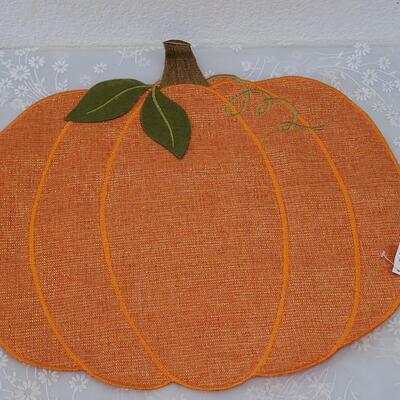 Lot 48: Pumpkin Table Mat and Oven Mit and (2) Distowels