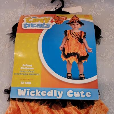 Lot 50:  Halloween Outfit & Costume 
