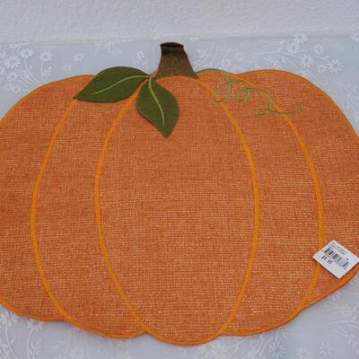 Lot 54: Pumpkin Table Mat, Oven Mit and Dish Towels 