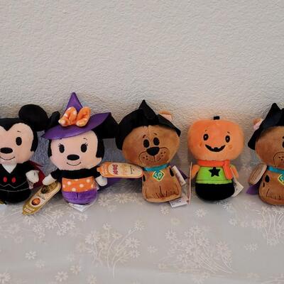 Lot 56: Hallmark Halloween Itty-bittys