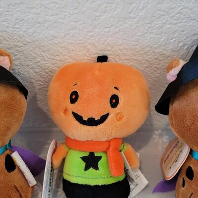 Lot 56: Hallmark Halloween Itty-bittys