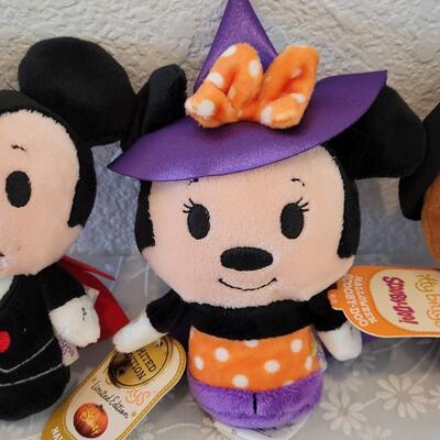 Lot 56: Hallmark Halloween Itty-bittys