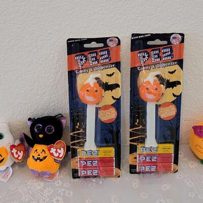 Lot 59: (2) Collectible PEZ and Ty Beanie Babies 