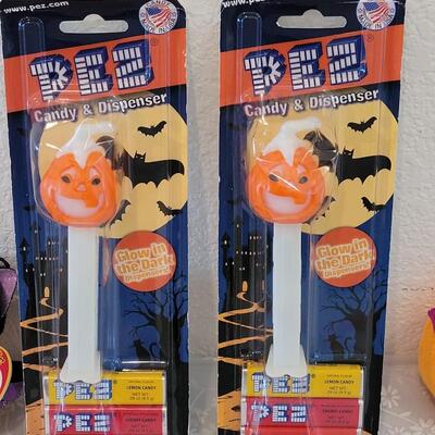 Lot 59: (2) Collectible PEZ and Ty Beanie Babies 