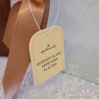 Lot 64: Hallmark Elegant Glass Appetizer Tray
