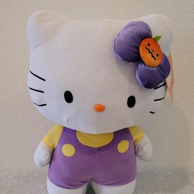 Lot 67: Halloween HELLO KITTY Deco