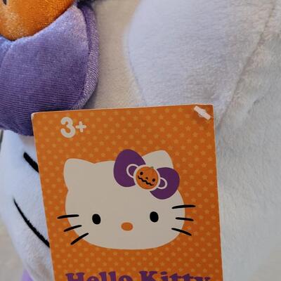 Lot 67: Halloween HELLO KITTY Deco