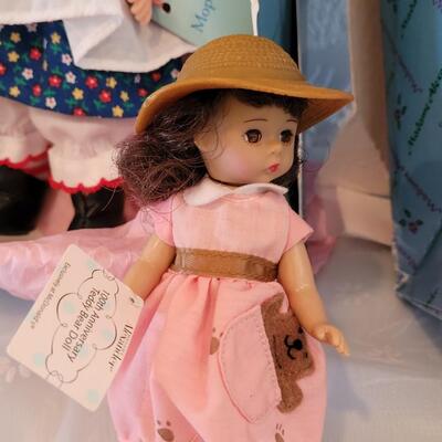 Lot 74: Madame Alexander Dolls