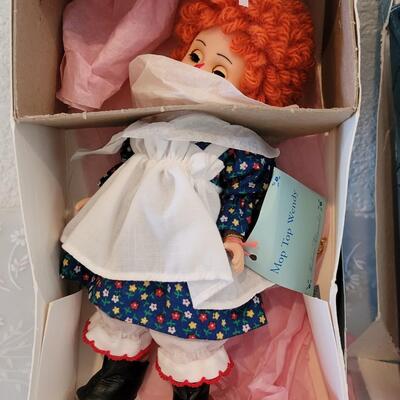 Lot 74: Madame Alexander Dolls