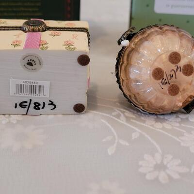 Lot 77: (2) Boyd's Bear Trinket Boxes
