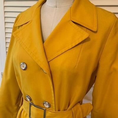 Lot 93 Vintage Yellow / Mustard Ladies Coat Forecaster Size 10