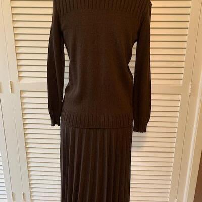 Lot 112 St. John Knit for Bullock's Wilshire 2pc Dark Brown 