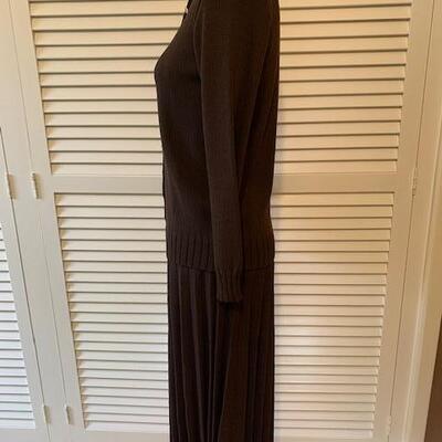 Lot 112 St. John Knit for Bullock's Wilshire 2pc Dark Brown 
