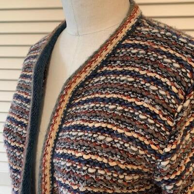 Lot 124 Vintage Bullock's Wilshire Sweater Size Medium 2 Front Pockets