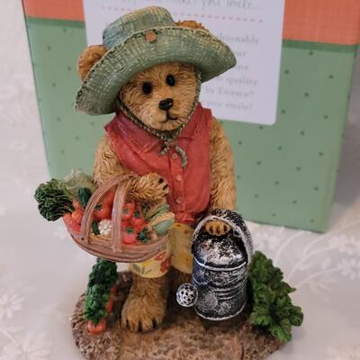 Lot 86: (2) Boyd's Bears Figurines 