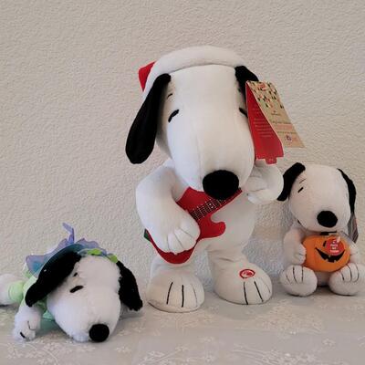 Lot 94: Hallmark Holiday Snoopy- Christmas, Halloween and Easter