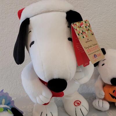 Lot 94: Hallmark Holiday Snoopy- Christmas, Halloween and Easter