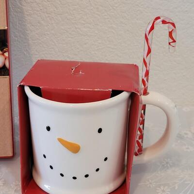 Lot 108: Snowman Mug and Guideposts Christmas Book