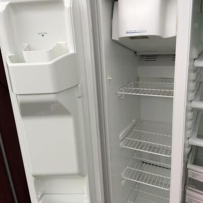 GE Side by Side Refrigerator with Ice Maker 36