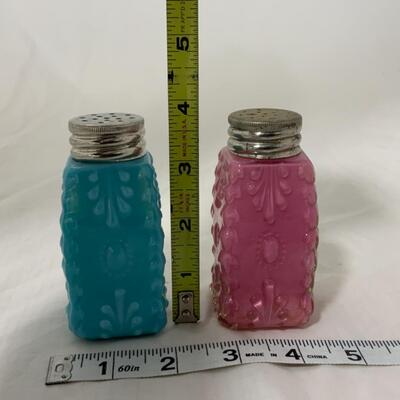 [75] VINTAGE | Pink and Blue Matched Salt & Pepper 