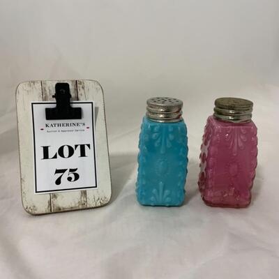 [75] VINTAGE | Pink and Blue Matched Salt & Pepper 