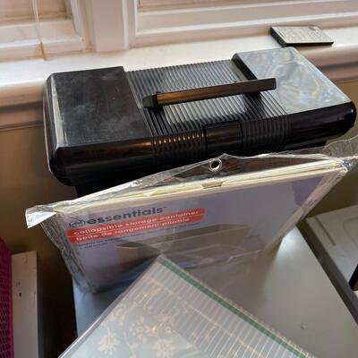 #392 U - File Box Hanging File Folders and Plastic Box 