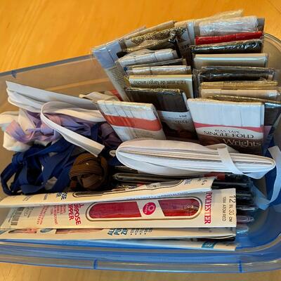 #416U SEWING ITEMS : New Zippers, Bias Tape