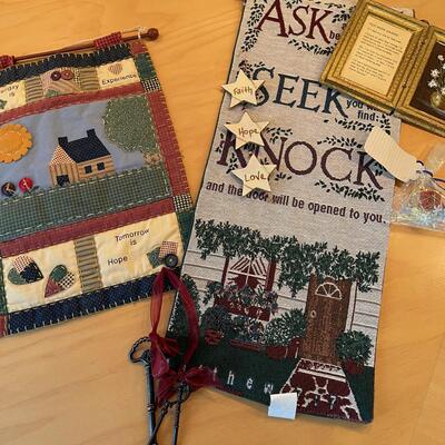 #417U Wall Hangings and DÃ©cor