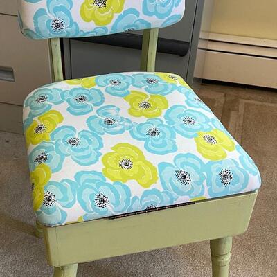 #431 U  Cute Sewing Chair Ever! 