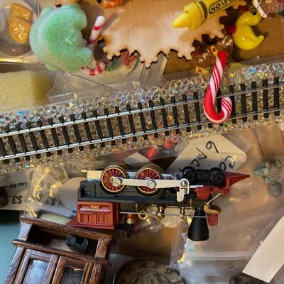 #442U Small Minutes Crafting Supplies #4 Train & Cannon