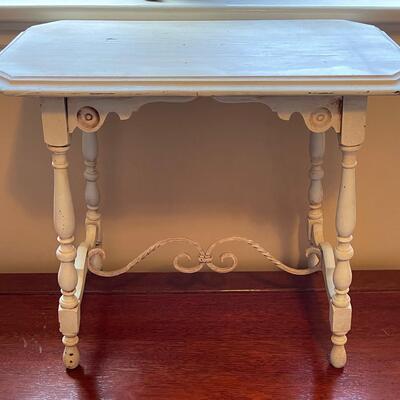 #450U Darling Side Table Shabby Chic 