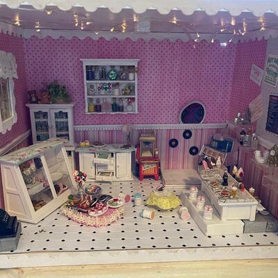 #457U Diorama of the Sweet Shop - CUTE!