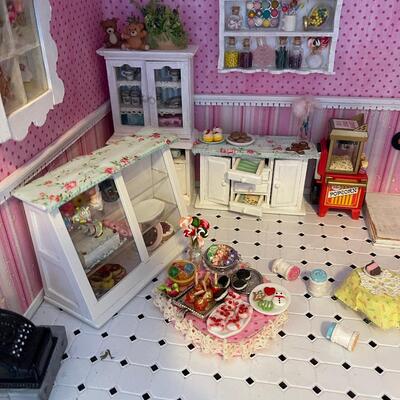 #457U Diorama of the Sweet Shop - CUTE!