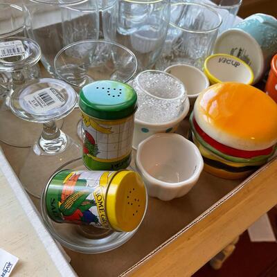 #463U Tray of Glass Ware 