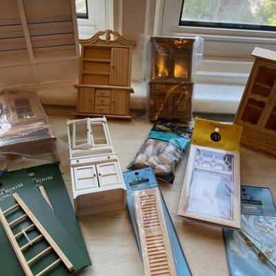 #468U Lot of Doll Furniture 
