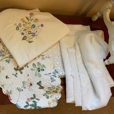 #470U Mixed Lot of Linen 