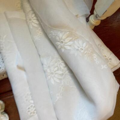 #470U Mixed Lot of Linen 