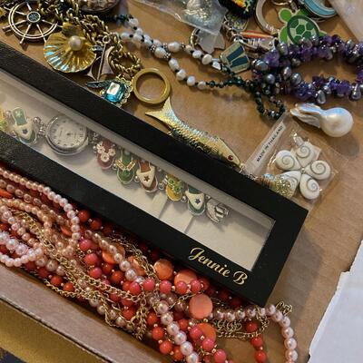 #473U Hawaii Costume Jewelry 