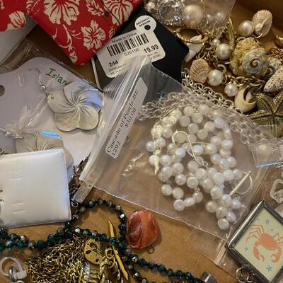 #473U Hawaii Costume Jewelry 