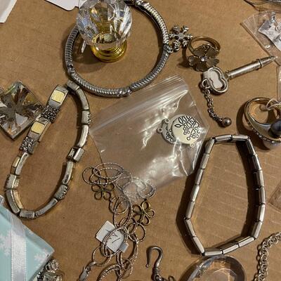 #475U Silver Toned Costume Jewelry Several Pieces of 925