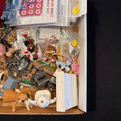 #491 Tray of Miniatures, Ornament, Christmas Tree. 