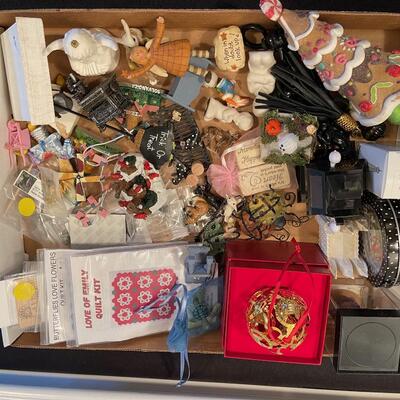 #491 Tray of Miniatures, Ornament, Christmas Tree. 