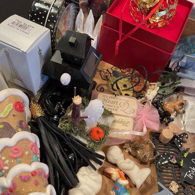 #491 Tray of Miniatures, Ornament, Christmas Tree. 
