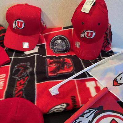 #492U of U Ute Lot: Throw, Hats, Beanies, Gloves 