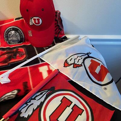 #492U of U Ute Lot: Throw, Hats, Beanies, Gloves 
