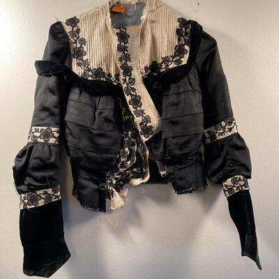 #493 Victorian Top  ANTIQUE 