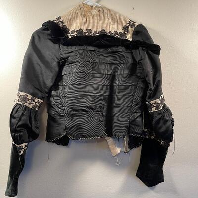#493 Victorian Top  ANTIQUE 