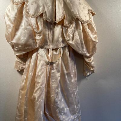 #494  ANTIQUE Victorian Dress 