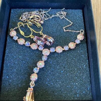 Beautiful necklace & earring set 