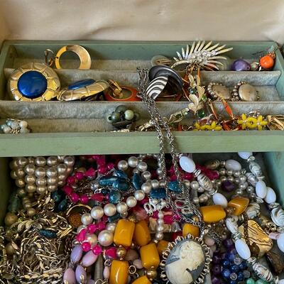 Vintage jewelry lot 
